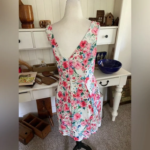 Forever New - Picture 2 of 3